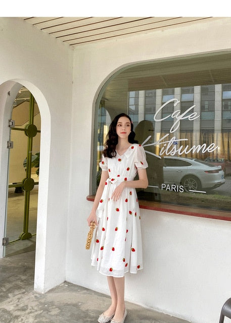 New han edition strawberry embroidery dress with short sleeves loose  large size ladies to film dating dress summer dress